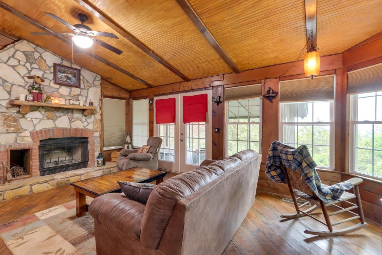 Mountaintop Ellijay Cabin With Private Hot Tub Buitenkant foto